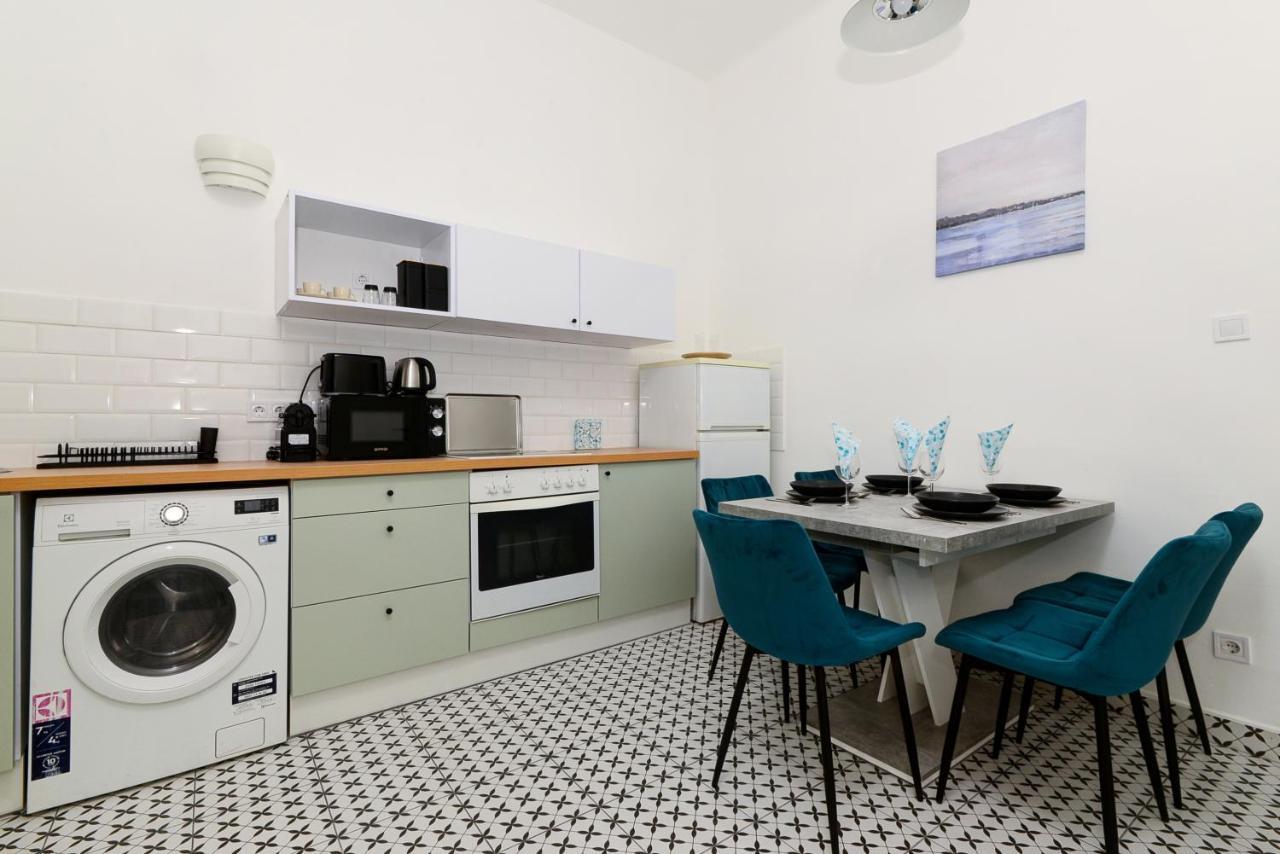 Akacfa 7 Two Bedroom Central Apartment — Photos 3
